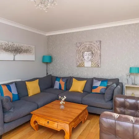 Redgrave Detached With Free Parking 4 Minutes From Walls Holiday home *