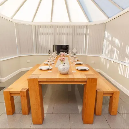 Redgrave Detached With Free Parking 4 Minutes From Walls Holiday home York
