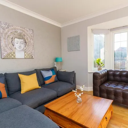 Redgrave Detached With Free Parking 4 Minutes From Walls Holiday home