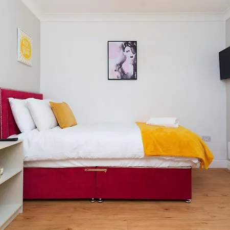 Redgrave Detached With Free Parking 4 Minutes From Walls 펜션 요크