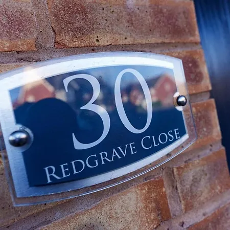 Redgrave Detached With Free Parking 4 Minutes From Walls York
