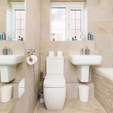 Redgrave Detached With Free Parking 4 Minutes From Walls *