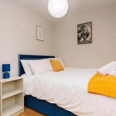 Redgrave Detached With Free Parking 4 Minutes From Walls Holiday home *