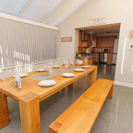 Redgrave Detached With Free Parking 4 Minutes From Walls *
