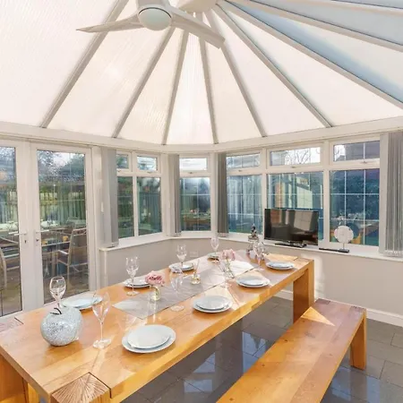 Redgrave Detached With Free Parking 4 Minutes From Walls Holiday home *